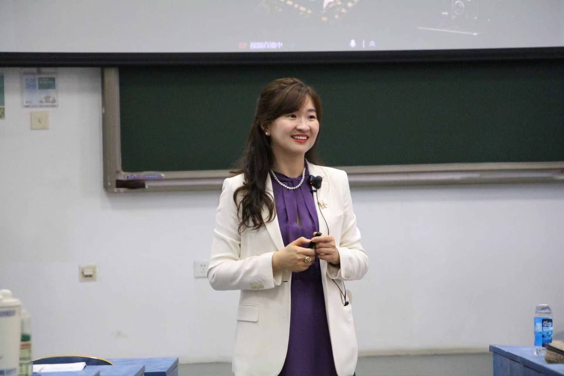 20260514-张开平做客社科大讲堂 解读电影里的政治学-郝学智-主讲人张开平.jpg